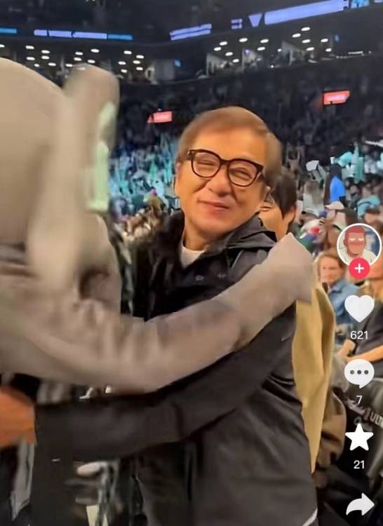 包含穆古鲁扎重返赛场，大比分获胜首场状态出色，巴黎圣日耳曼观众沸腾！的词条