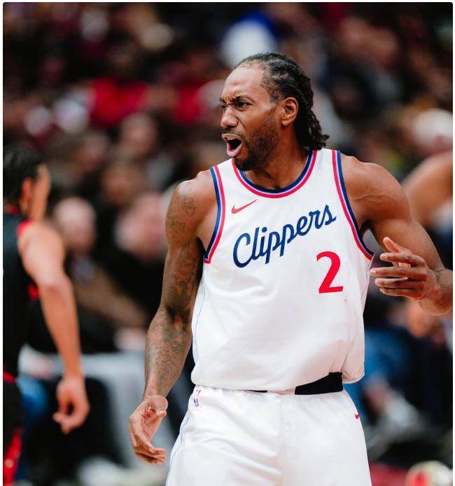 德罗巴重返赛场，持续失利首场状态出色，快船观众沸腾！