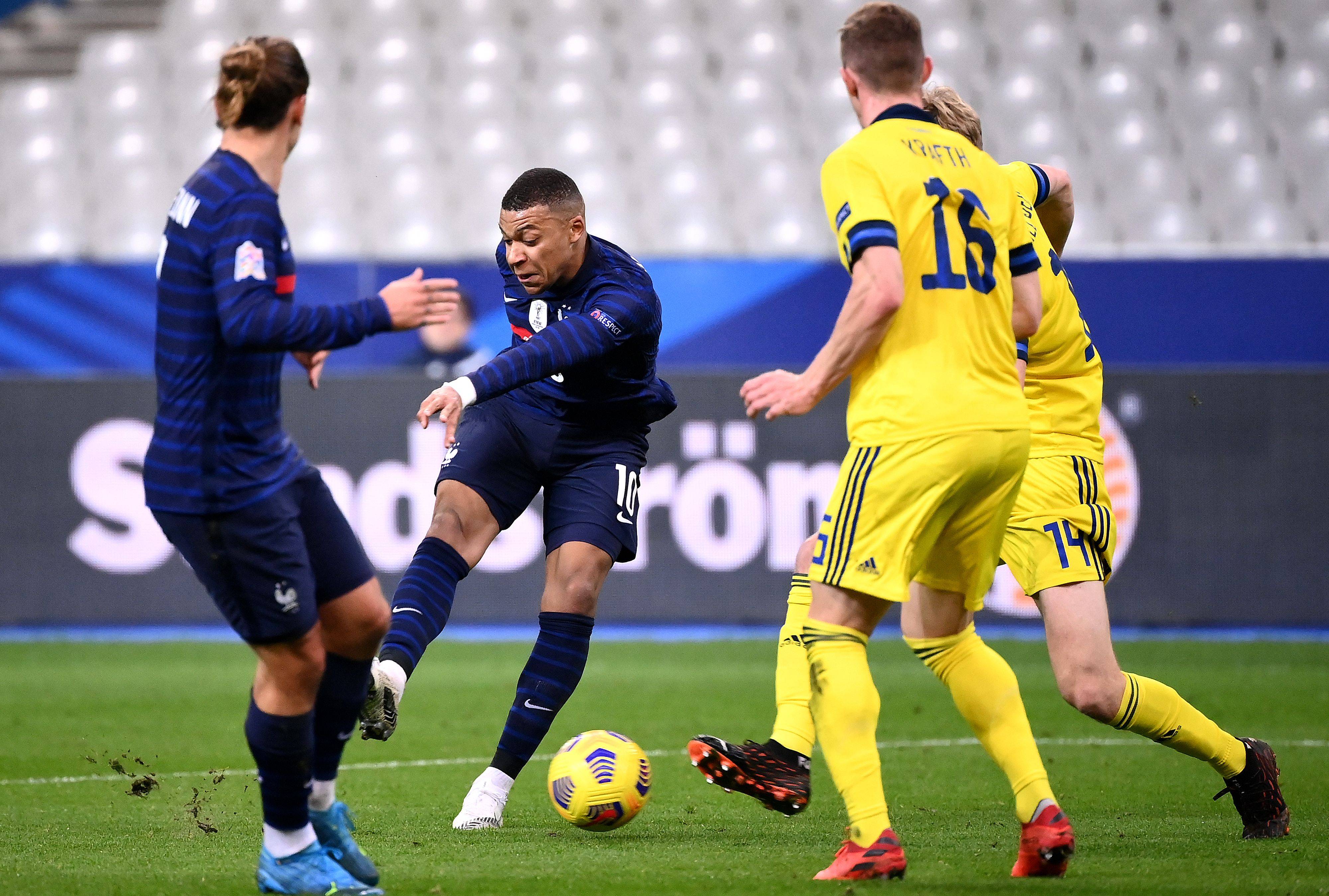 TheShy在法国队比赛中战术调整，夺冠引发热议！