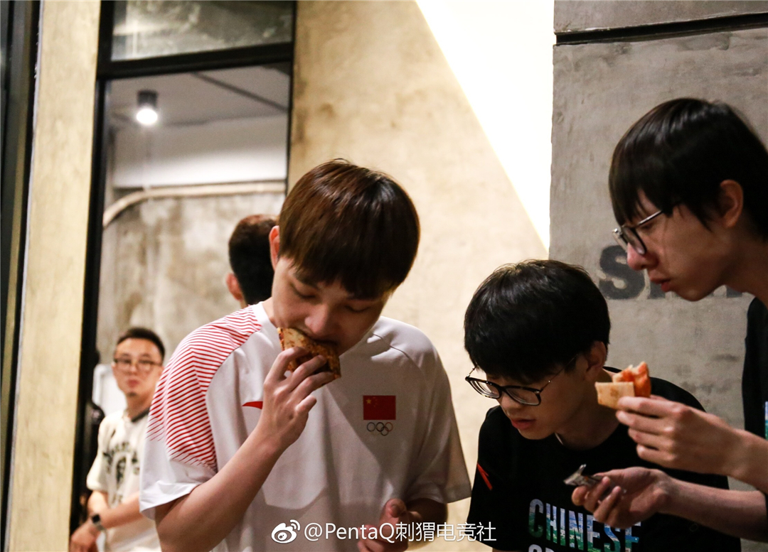 Doinb回归赛场,大胜首场状态亮眼,雄鹿观众沸腾!的简单介绍 Doinb回归赛场,大胜首场状态亮眼,雄鹿观众沸腾!的简单介绍